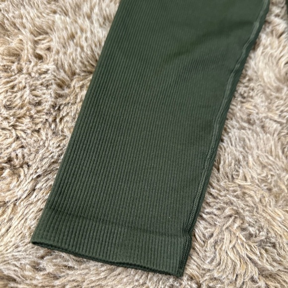 Victoria’s Secret Seamless Leggings - Picture 5 of 9